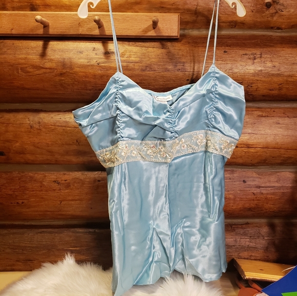 Dress Barn Tops - 💛2/$20💛Gorgeous cami top with beadwork